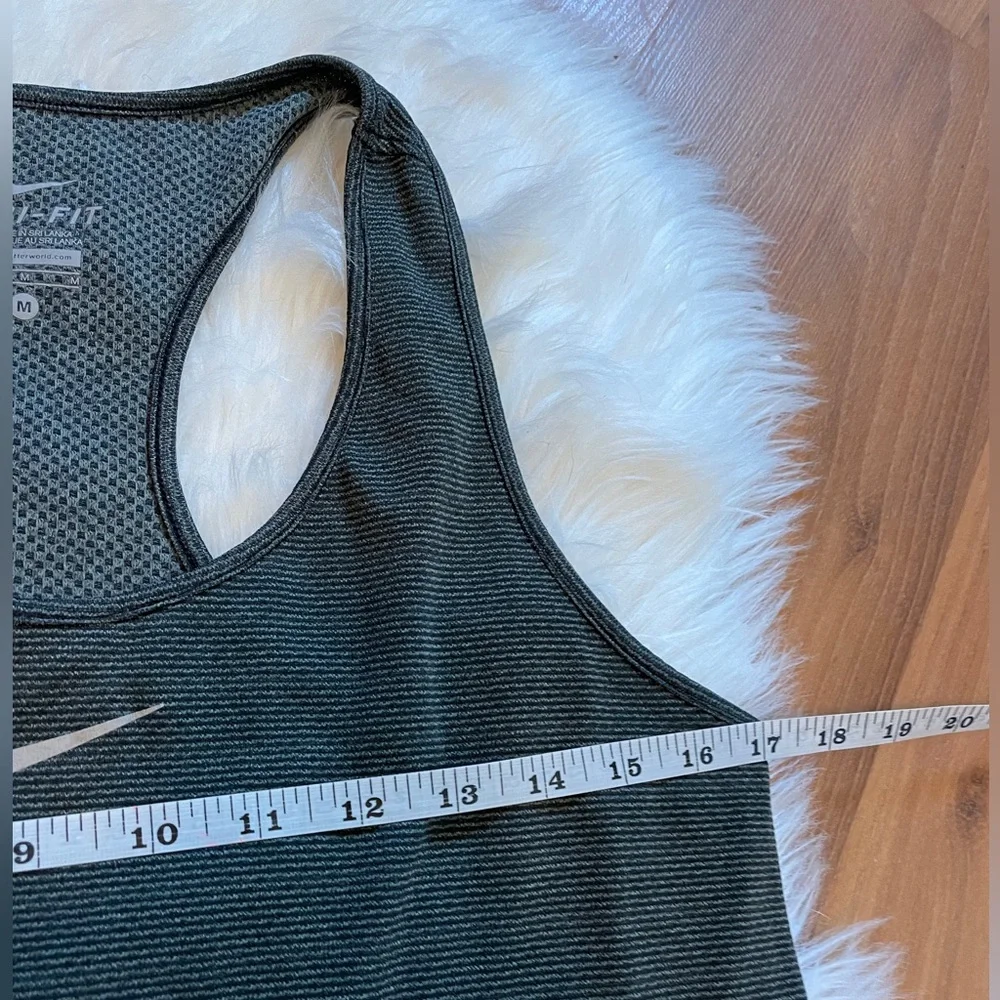 Nike Women's Dri-Fit Tank Size Medium